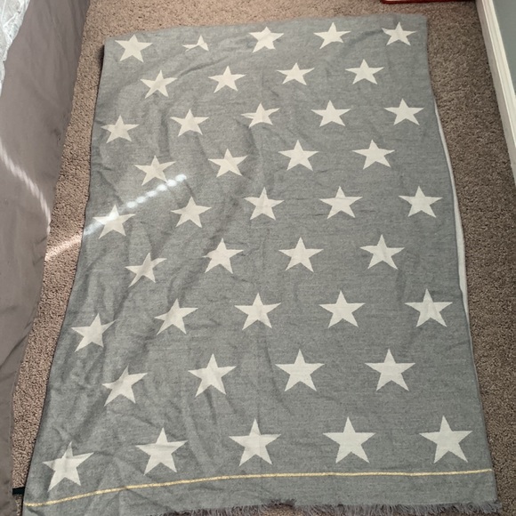 Ann Taylor star print ultra soft blanket scarf! - Picture 5 of 5
